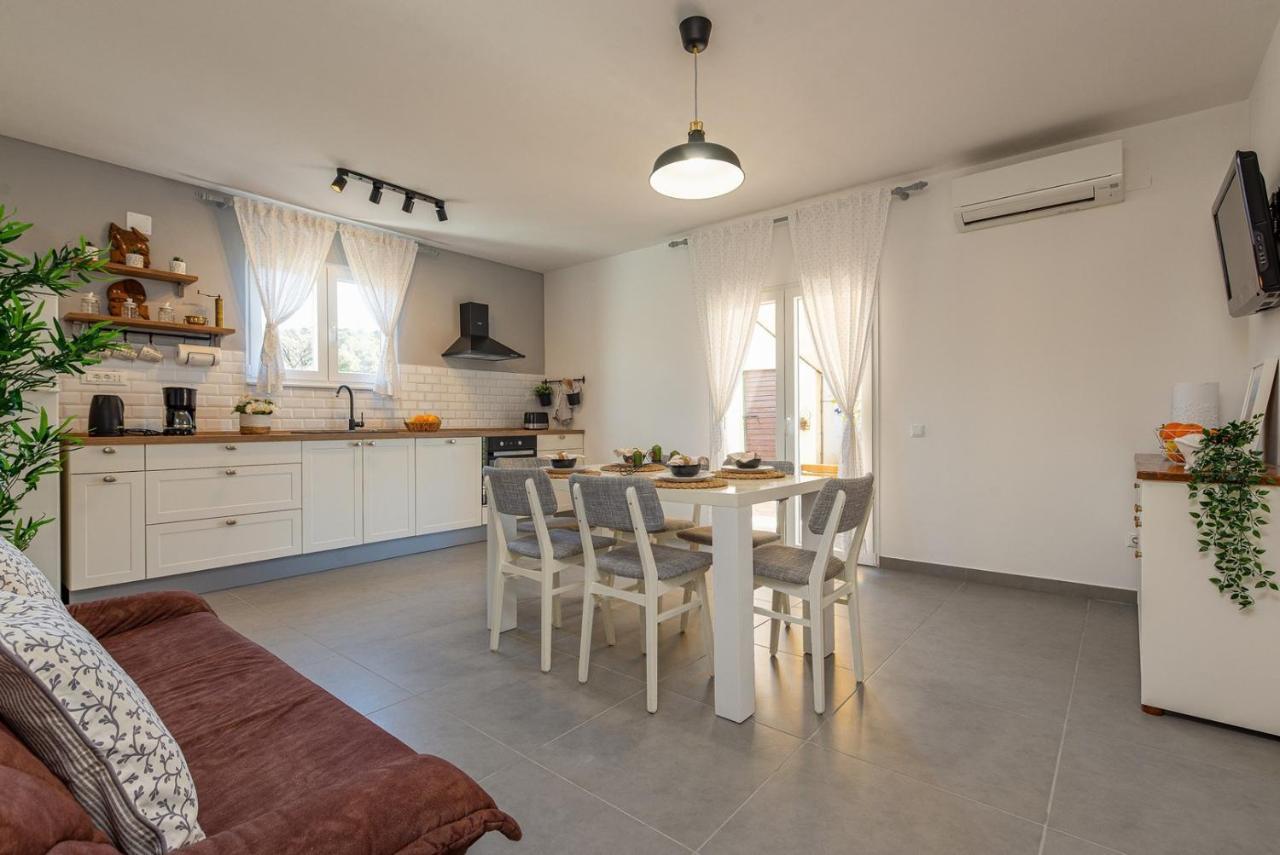 Apartment Bo&Dy With Private Pool 로고즈니차 외부 사진